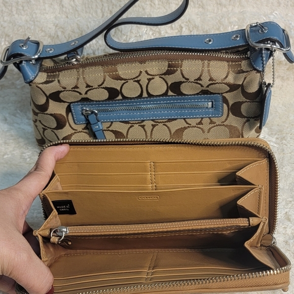 Coach Signature Bundle| CrossBody,Baguette and  Wallet in Excellent condition - Picture 8 of 17